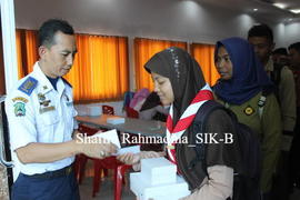 Pembagian uang transport kepada peserta Pembinaan Pelajar pada kegiatan sosialisasi/penyuluhan ke...