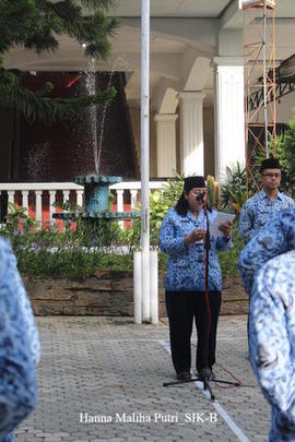 Inspektur Upacara Ibu Kepala Dinas Arpus Kabupaten Magetan membacakan sambutan