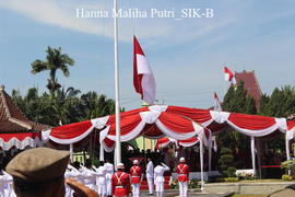 Pasukan paskibra melaksanakan pengibaran bendera merah putih pada upacara HUT RI 72, 17 agustus 2...