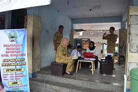 Dokumentasi Lounching inovasi Pelayanan Perizinan Keliling (Pepiling) hari pertama di Kecamatan P...