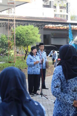 Inspektur Upacara Membacakan Teks Pancasila 1