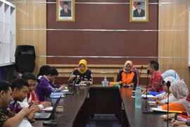 Rapat persiapan awal Evaluasi Pelayanan Publik dipimpin Ibu Kepala Dinas