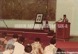 Walikotamadya memberikan sambutan