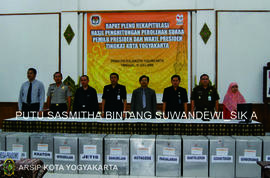 Wakil Walikota Yogyakarta Periode 2006-2011, Drs. H. Haryadi Suyuti, 4 (empat) dari kiri, turut h...