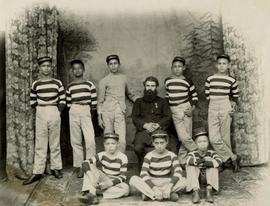 I2_Foto Van Der Steur Dengan Anak - Anak Asuhnya