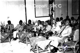 III.A.58.7 - Bank Indonesia ke-18 di Jember tanggal 8 Februari 1958 tampak para tamu undangan sed...