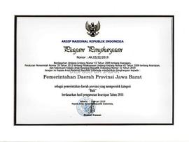 Piagam Penghargaan sebagai pemerintah Daerah Provinsi yang memperoleh kategori "Baik" b...